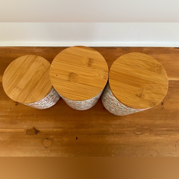 SET OF (3) FLORAL STONEWARE CANISTERS W. WOOD COVERS - Picture 6 of 7